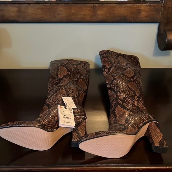 Zara heeled boots with sake print size 37 (6.5) - Picture 3 of 11